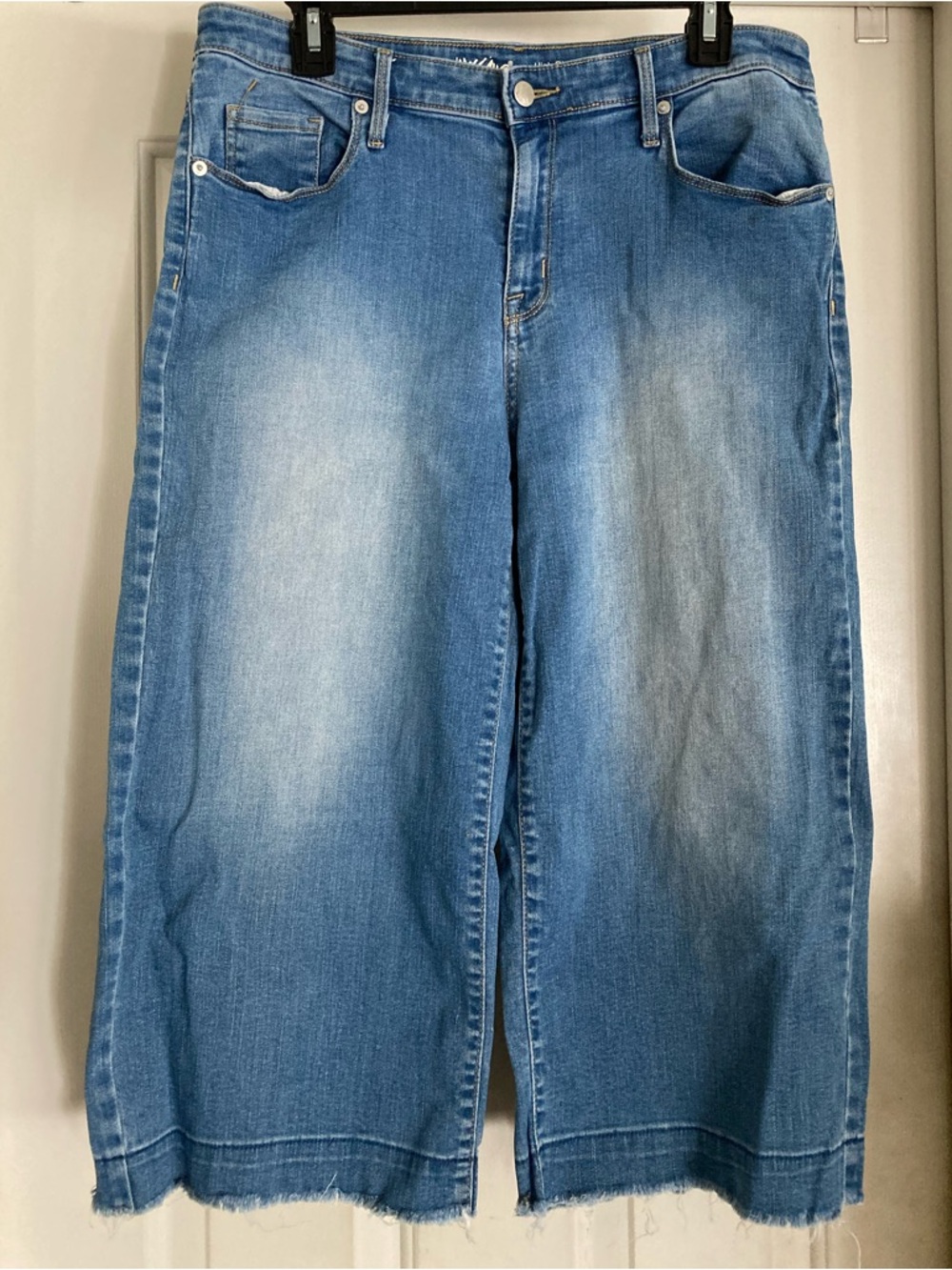 Mossimo Supply Co. Relaxed Light Blue Fade Wide leg crop Jeans size 12